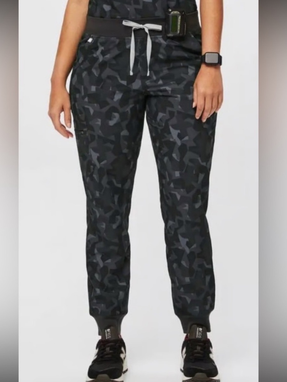 Figs FREEX Zamora Jogger Scrub Pants im limited-edition "Bonsai Camo" print